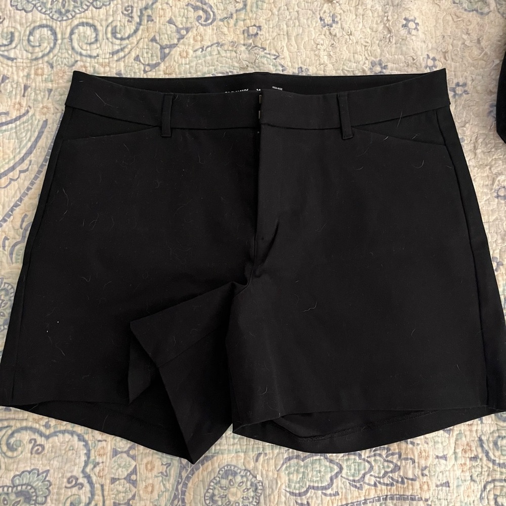Old Navy black shorts — like new condition!